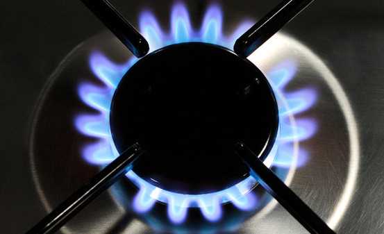 Fornello a metano acceso