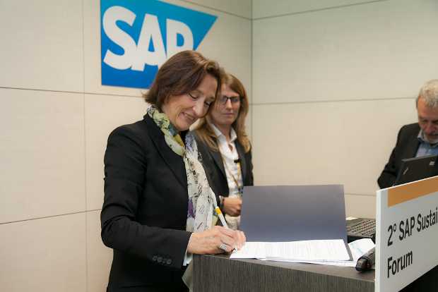 Firma dell'accordo tra SAP e Clini