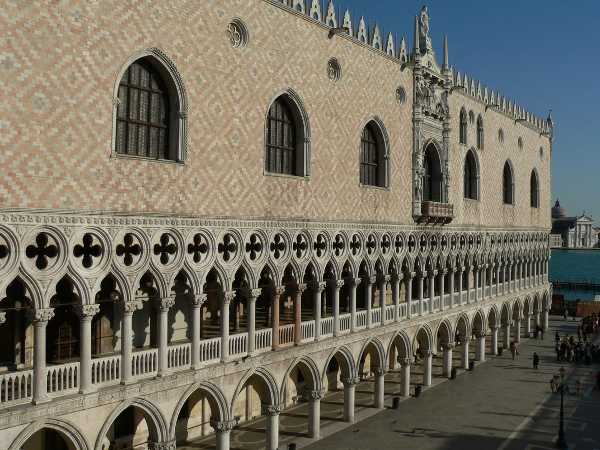 La facciata di Palazzo Ducale