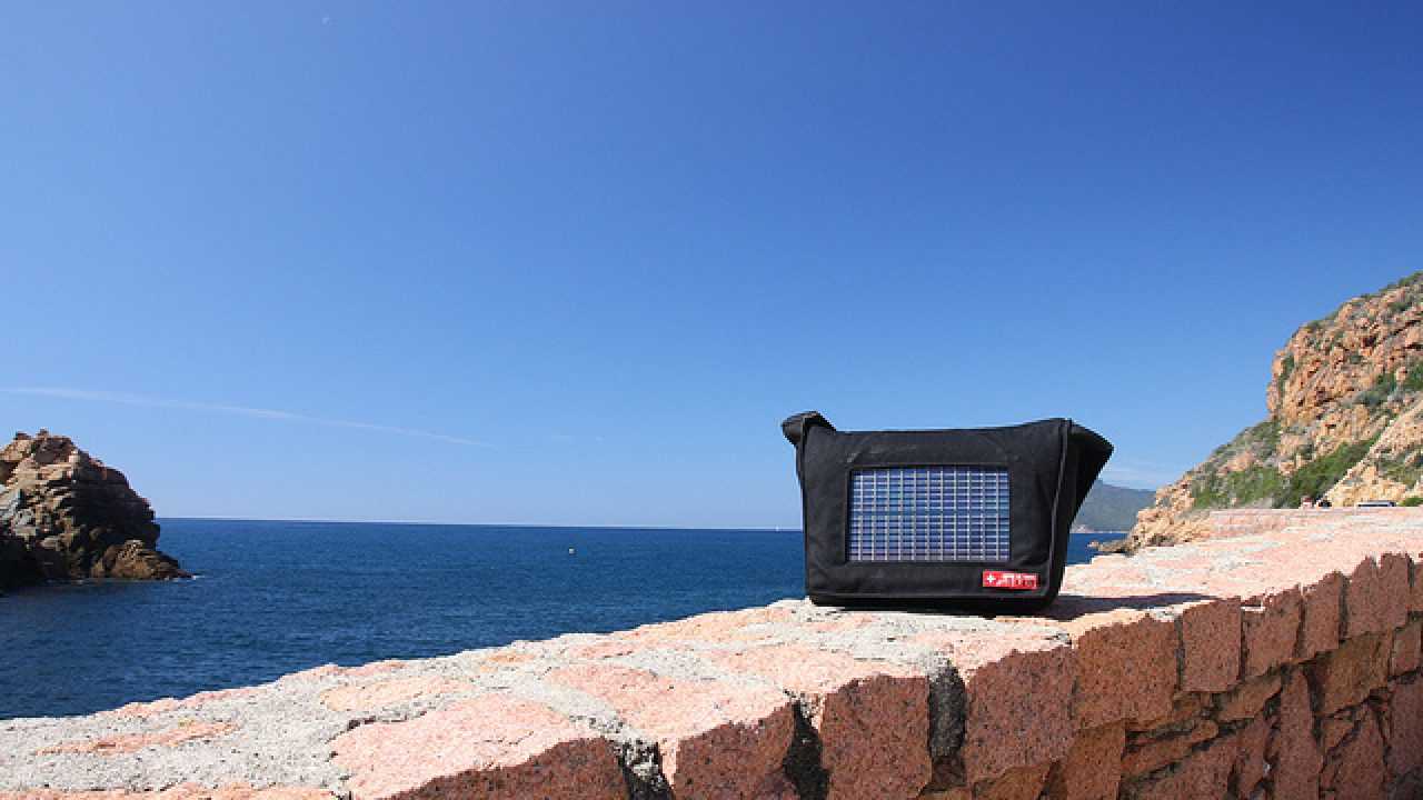 Zaini con pannello solare - Idee Green