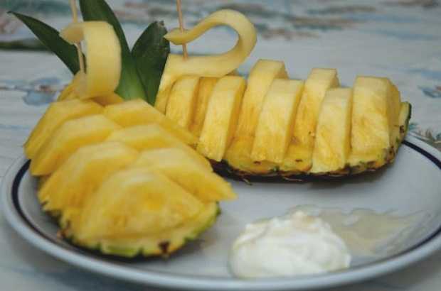 come tagliare l'ananas