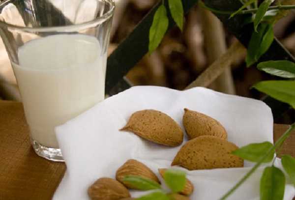 latte-di-mandorla