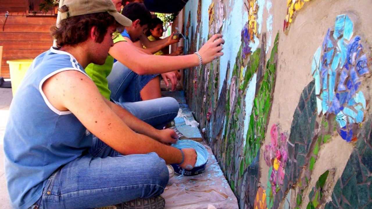 Come Fare Un Mosaico Con Piastrelle Rotte Idee Green