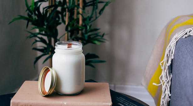 latte di mandorle in vasetto