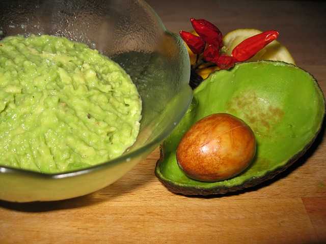 preparare guacamole