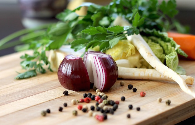 come pulire il tagliere in legno