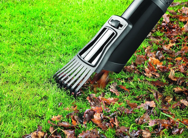 pulire il giardino dalle foglie