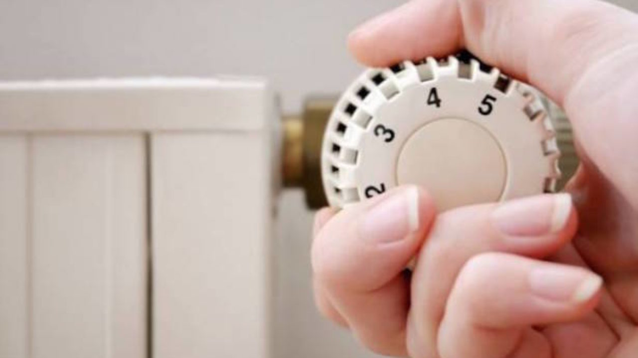 Valvole termostatiche come si montano come funzionano a cosa servono sconto  fattura come regolarle 