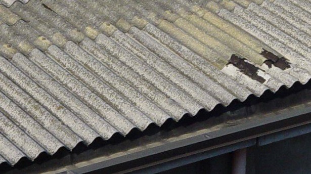 Incapsulamento di una copertura in Cemento Amianto