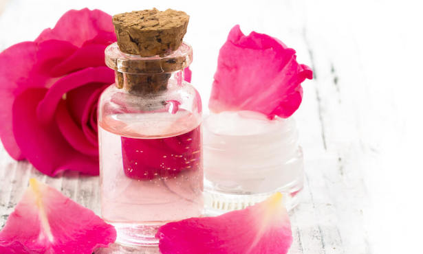 come fare acqua di rose fai da te