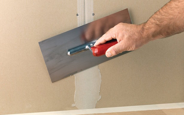 parete cartongesso danneggiata