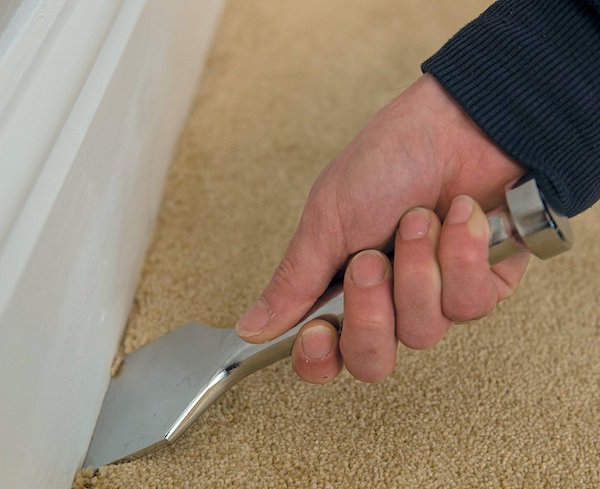 posa della moquette su scale