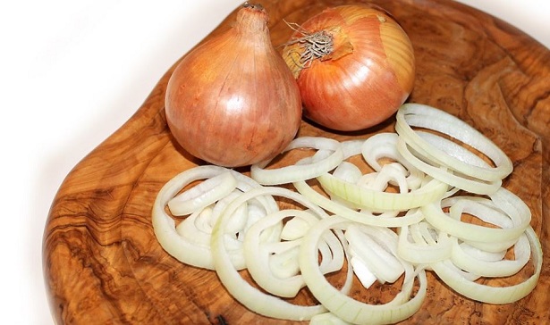 Come Sbucciare cipolle senza piangere Come Sbucciare cipolle senza piangere