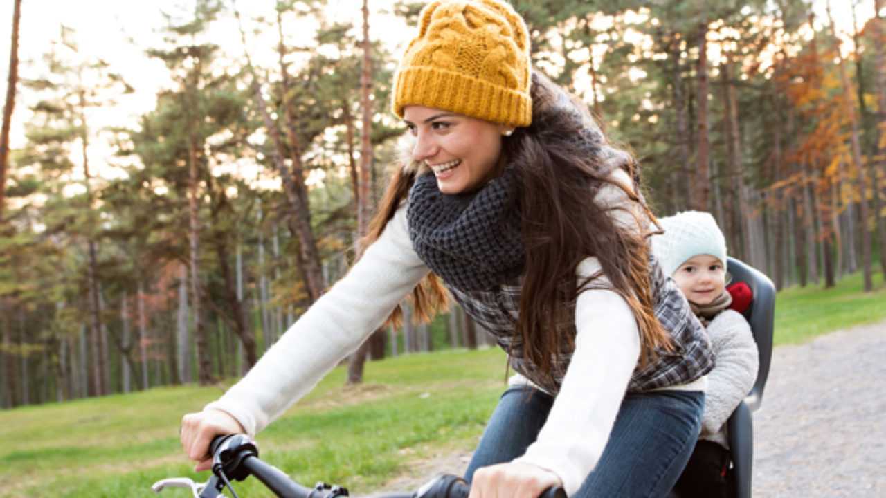 Seggiolino bici bimbo: anteriore, posteriore e prezzi - Idee Green