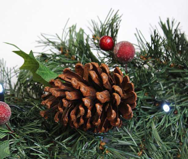 come fare una ghirlanda di natale con pigne