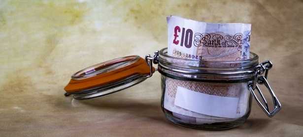 Salvadanaio fai da te di latta