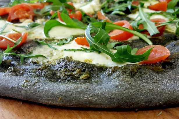 pizza al carbone vegetale