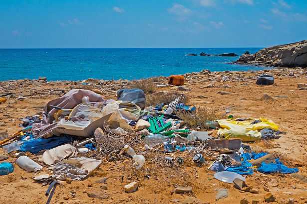 Littering: le spiagge italiane sono invase dai rifiuti