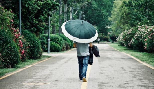 Camminare sotto la pioggia