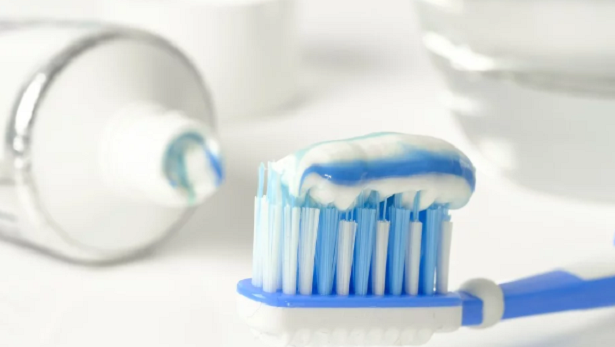 Come fare un dentifricio rimineralizzante