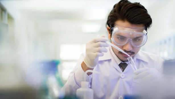 dottore provetta coronavirus