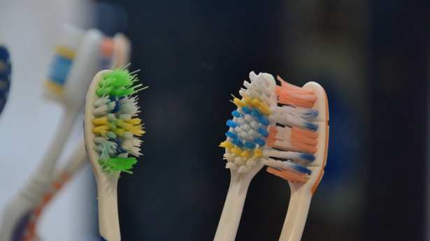 cambiare spazzolino da denti