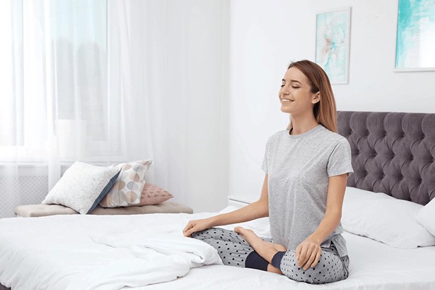 donna posizione yoga