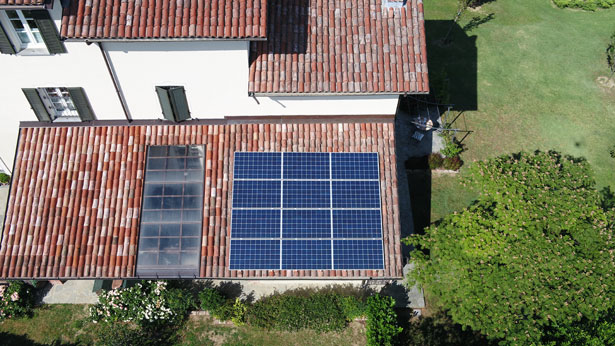 Tetto con pannelli solari