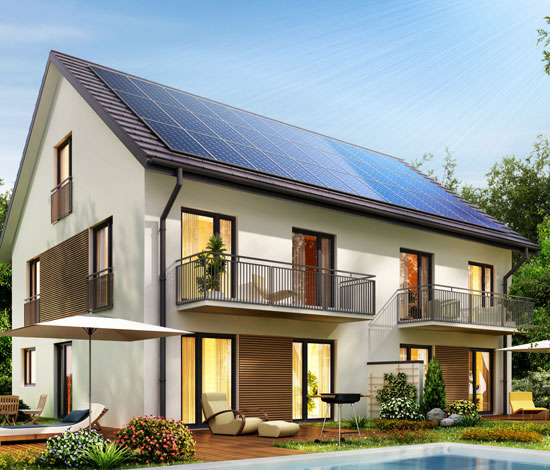 casa con pannelli fotovoltaici sul tetto