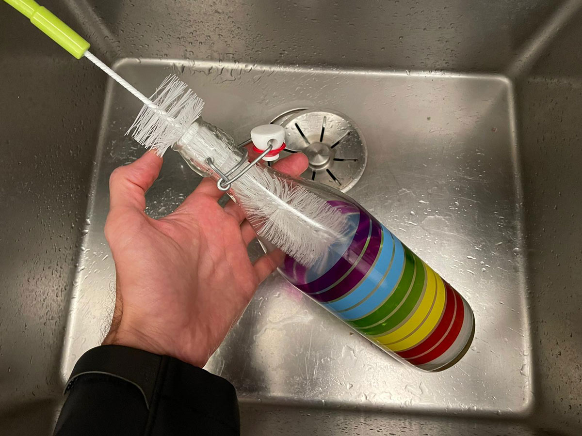 Come pulire le bottiglie di vetro - Idee Green