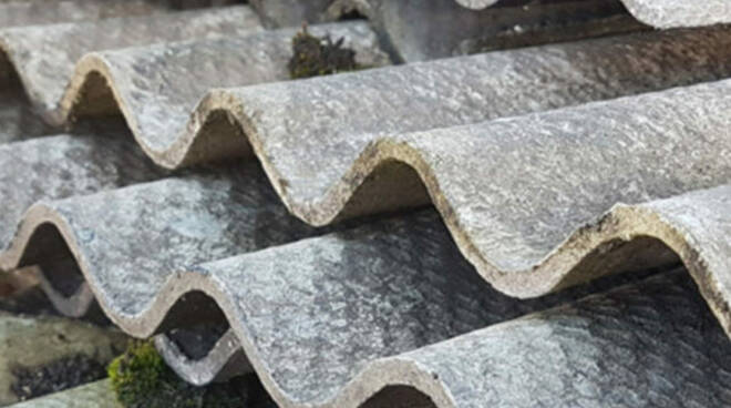 presenza di eternit in un tetto