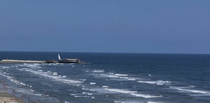 vista del mare mosso