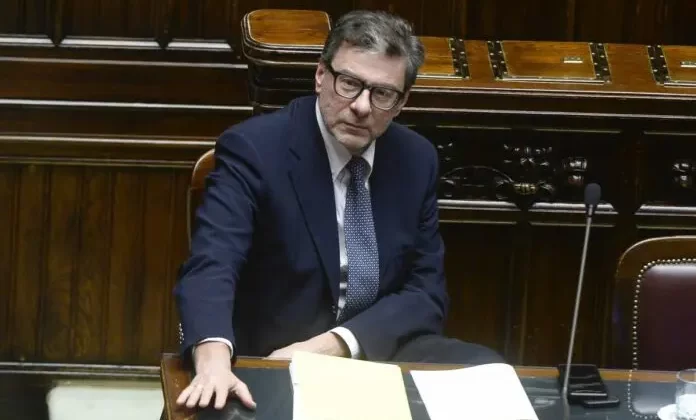 Ministro dell'economia Giorgetti dichiara guerra al caro energia