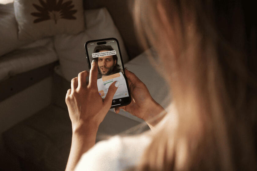 donna con smartphone