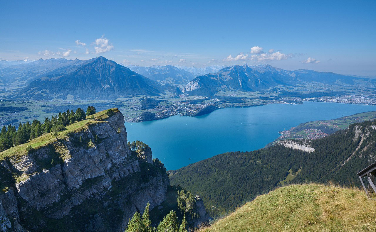 Svizzera Alpi lago cielo blu